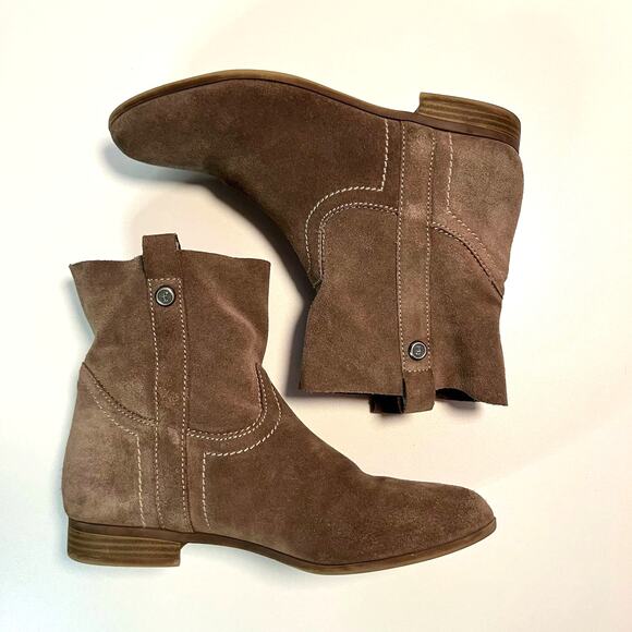 Frye & Co Bootie Size 8.5 Sarah Shortie Suede Leather Tan Pull On Ankle Boot - Picture 3 of 10
